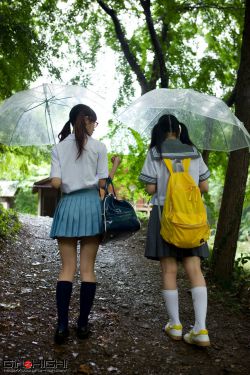 一天晚上用了好几个小雨伞